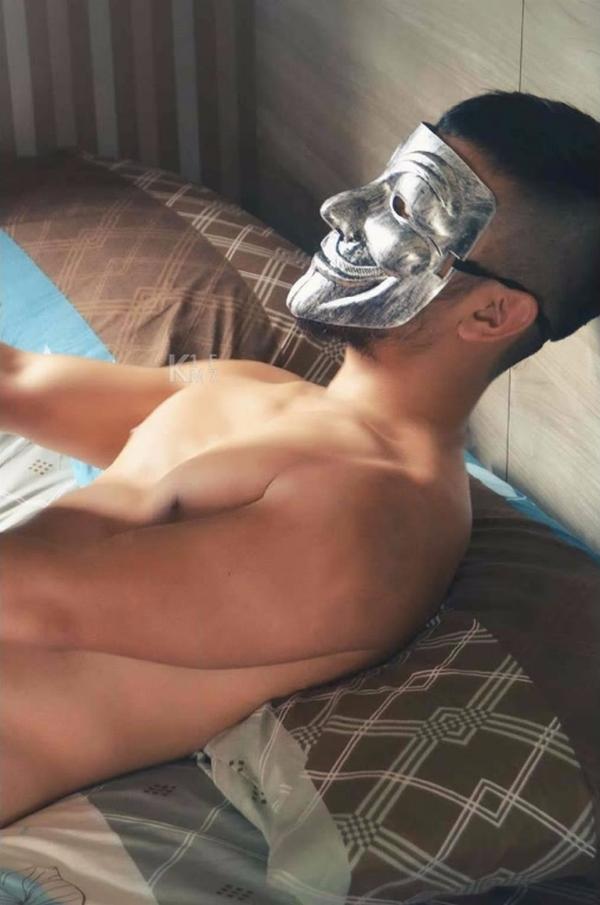 BE-A-MODEL-1-創刊號-X-ISSUE-面具男的情慾世界